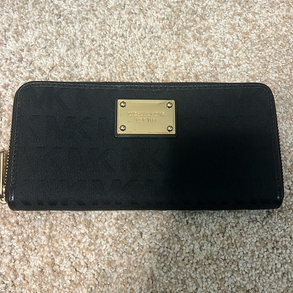 1053. Worn Once - Michael Kors Black Leather Long Zip Around Wallet - Picture 1 of 7